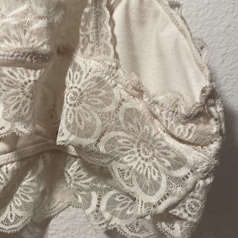 A Beautiful aerie Lace Bralette (Size M)! - Picture 8 of 10